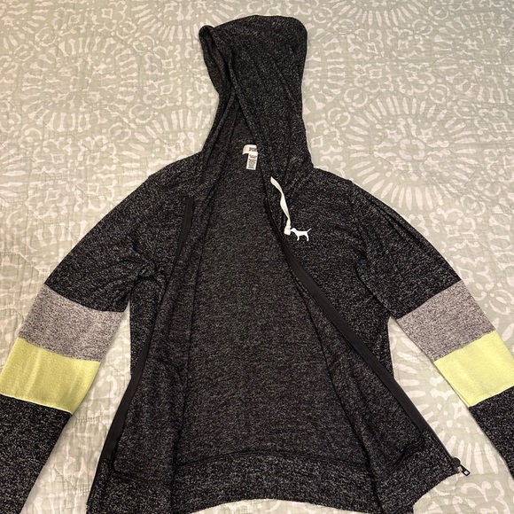 VS PINK Lounge Set - Picture 2 of 10